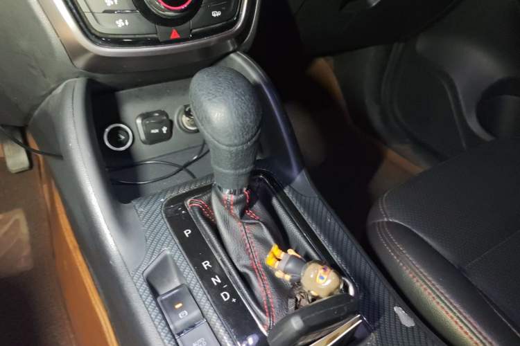 Used CHANGAN CS75 2014 1.8T Automatic Elite Model China IV Standard Gear Lever