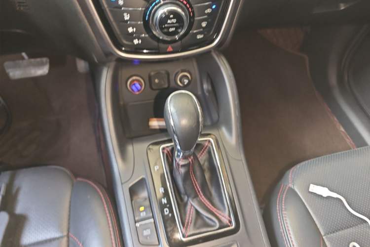 Used CHANGAN CS75 2014 1.8T Automatic Elite Version China V Standard Gear Lever