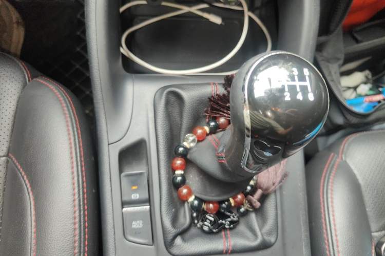 Used CHANGAN CS75 2014 2.0L Manual Luxury Version China IV Standard Gear Lever