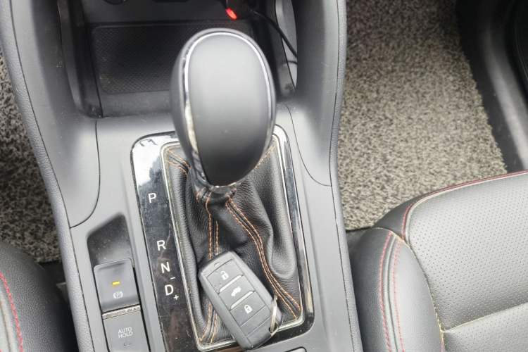 Used CHANGAN CS75 2014 1.8T Automatic Prestige Model China IV Standard Gear Lever