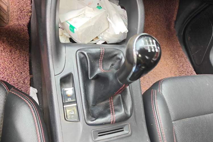 Used CHANGAN CS75 2014 2.0L Manual Luxury Version China IV Standard Gear Lever