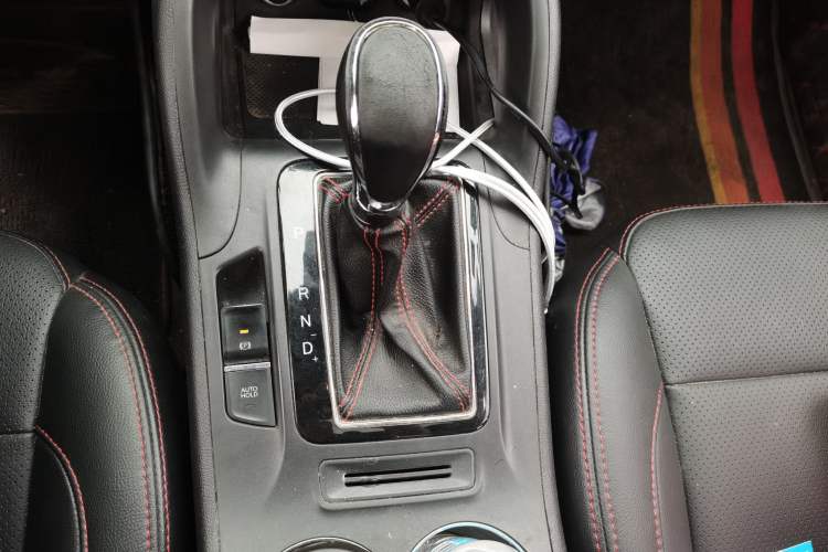 Used CHANGAN CS75 2014 1.8T Automatic Elite Version China V Standard Gear Lever