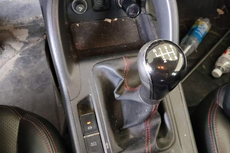 Used CHANGAN CS75 2014 2.0L Manual Luxury Version China IV Standard Gear Lever