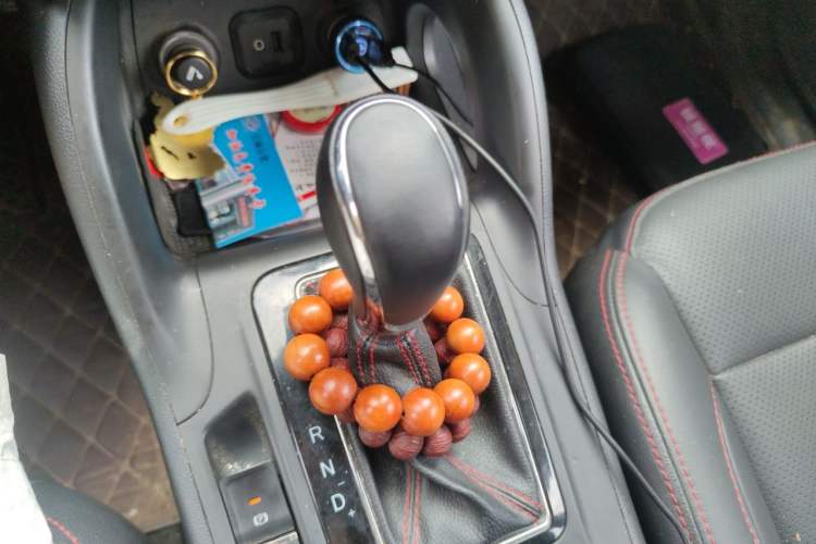 Used CHANGAN CS75 2014 1.8T Automatic Prestige Model China IV Standard Gear Lever