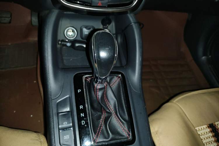 Used CHANGAN CS75 2014 1.8T Automatic Elite Model China IV Standard Gear Lever