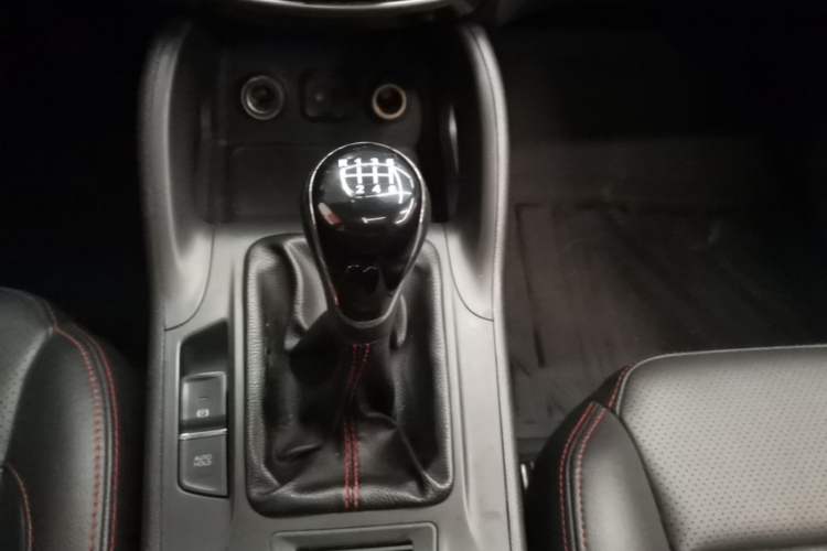 Used CHANGAN CS75 2014 2.0L Manual Luxury Version China IV Standard Gear Lever