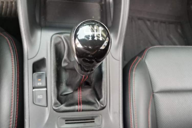 Used CHANGAN CS75 2014 2.0L Manual Luxury Version China IV Standard Gear Lever