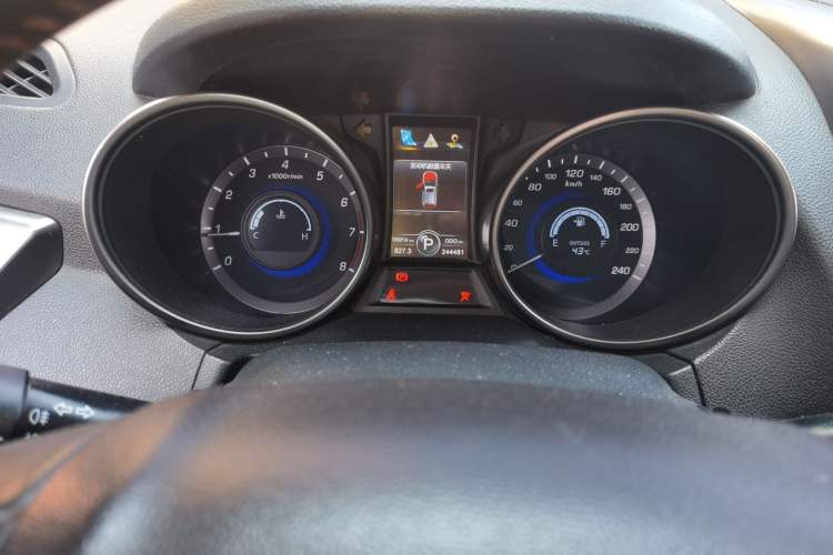 Used CHANGAN CS75 2014 1.8T Automatic Prestige Model China IV Standard Instrument Cluster
