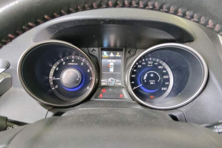 Used CHANGAN CS75 2014 2.0L Manual Luxury Version China IV Standard Instrument Cluster