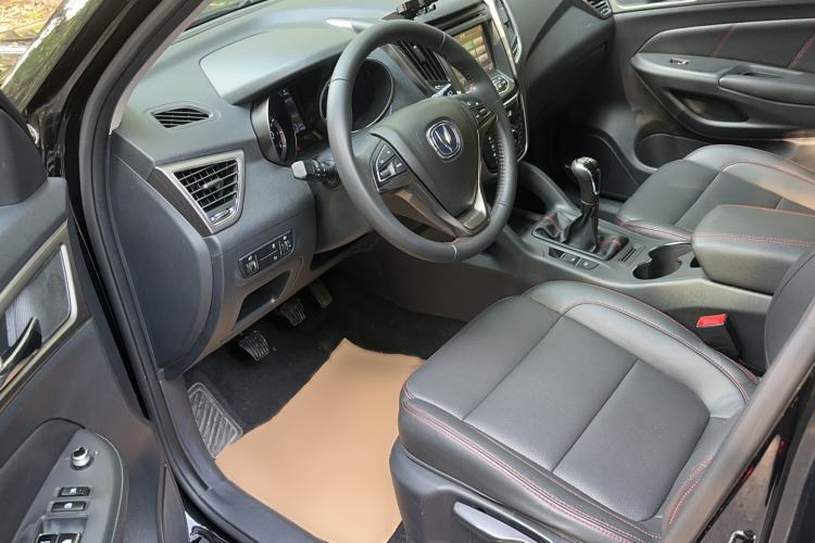 Used CHANGAN CS75 2014 2.0L Manual Luxury Version China V Standard Interior 1