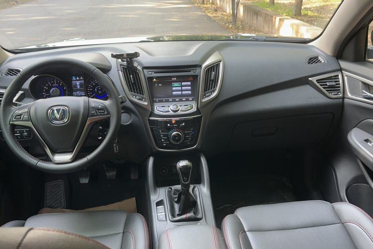 Used CHANGAN CS75 2014 2.0L Manual Luxury Version China V Standard Interior 3