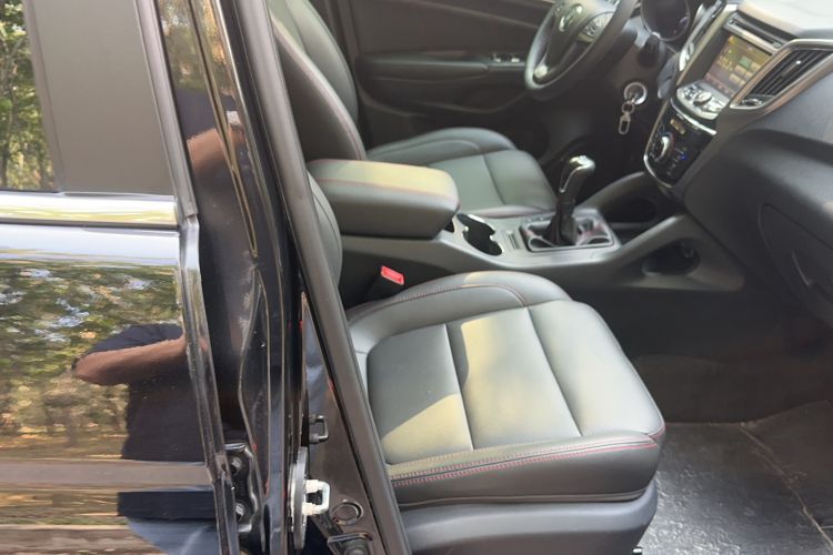 Used CHANGAN CS75 2014 2.0L Manual Luxury Version China V Standard Interior 4