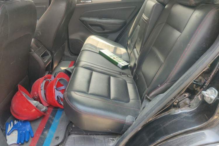 Used CHANGAN CS75 2014 2.0L Manual Luxury Version China IV Standard Left Rear Seat
