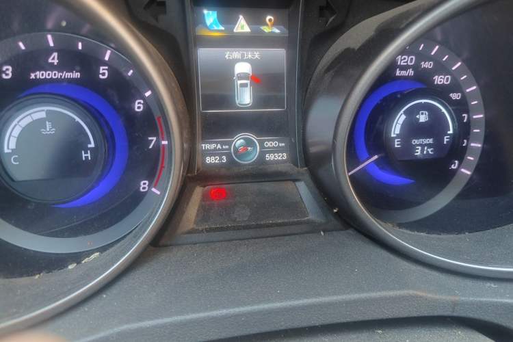 Used CHANGAN CS75 2014 2.0L Manual Luxury Version China V Standard Odometer Close Up