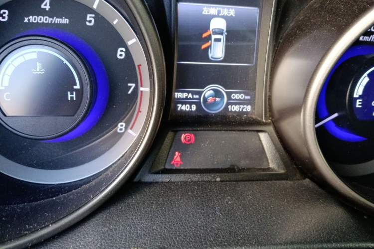 Used CHANGAN CS75 2014 2.0L Manual Leading Model China V Standard Odometer Close Up