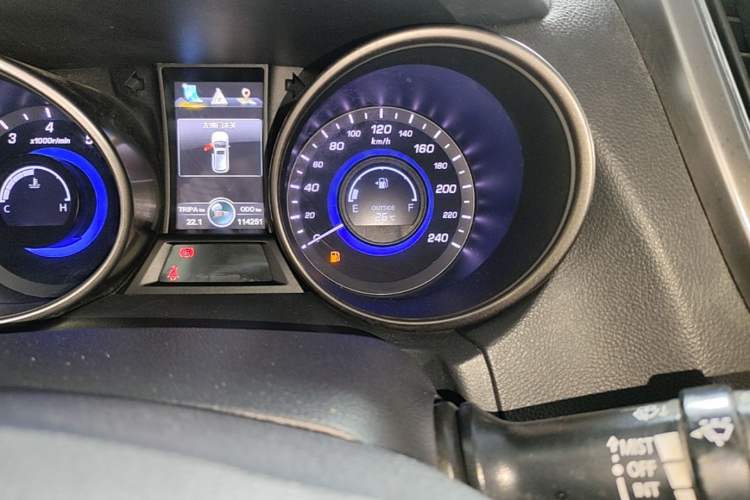Used CHANGAN CS75 2014 2.0L Manual Comfort Version China IV Standard Odometer Close Up