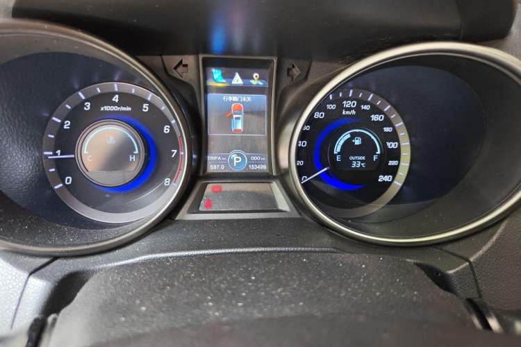 Used CHANGAN CS75 2014 1.8T Automatic Elite Model China IV Standard Odometer Close Up