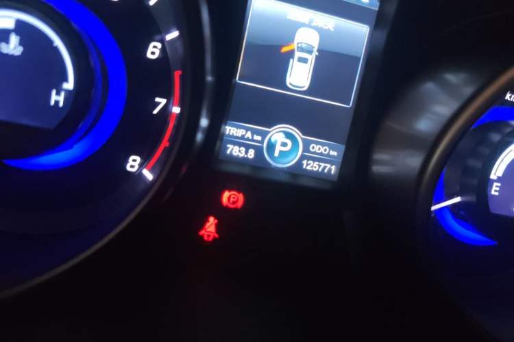 Used CHANGAN CS75 2014 1.8T Automatic Prestige Model China IV Standard Odometer Close Up