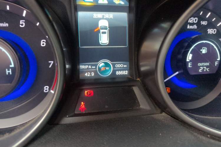 Used CHANGAN CS75 2014 2.0L Manual Luxury Version China IV Standard Odometer Close Up