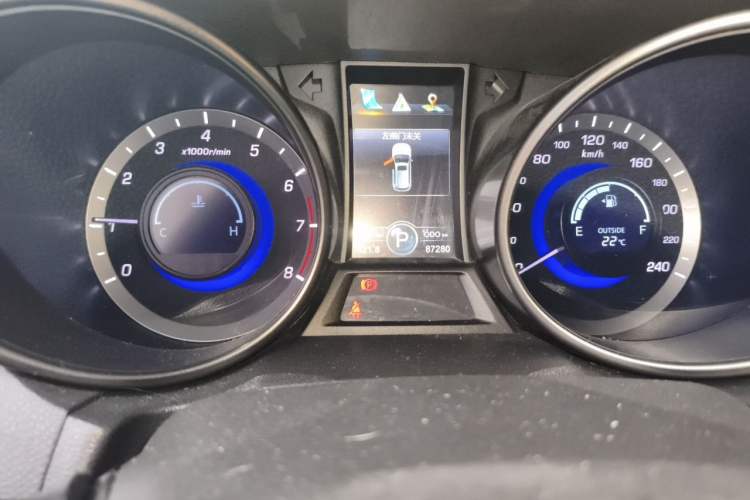 Used CHANGAN CS75 2014 1.8T Automatic Prestige Model China IV Standard Odometer Close Up