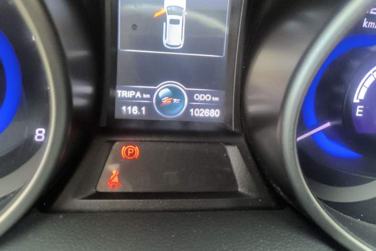 Used CHANGAN CS75 2014 2.0L Manual Comfort Version China IV Standard Odometer Close Up