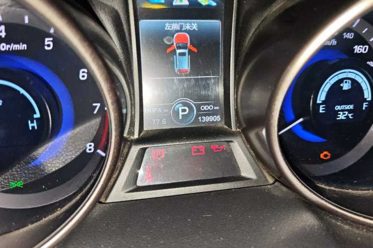 Used CHANGAN CS75 2014 1.8T Automatic Elite Model China IV Standard Odometer Close Up