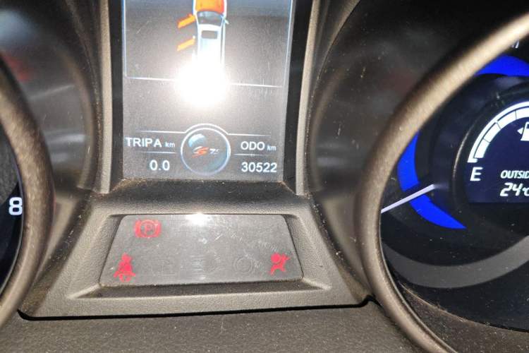 Used CHANGAN CS75 2014 2.0L Manual Luxury Version China IV Standard Odometer Close Up