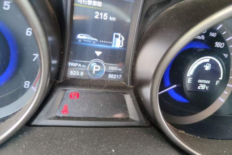 Used CHANGAN CS75 2014 1.8T Automatic Prestige Model China IV Standard Odometer Close Up