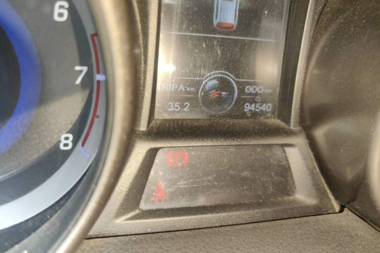 Used CHANGAN CS75 2014 2.0L Manual Luxury Version China IV Standard Odometer Close Up