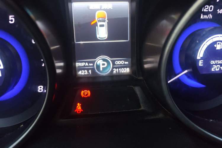Used CHANGAN CS75 2014 1.8T Automatic Prestige Model China IV Standard Odometer Close Up