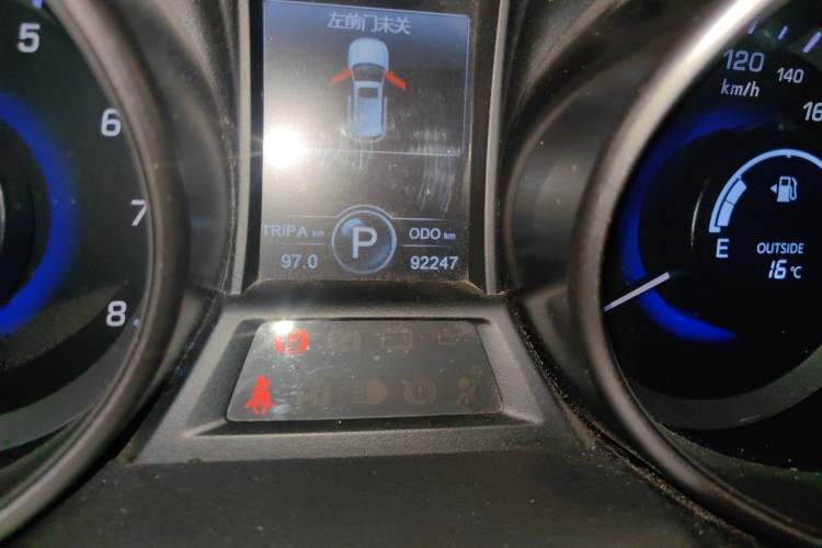 Used CHANGAN CS75 2014 1.8T Automatic Prestige Model China V Standard Odometer Close Up