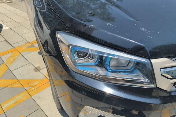 Used CHANGAN CS75 2014 2.0L Manual Luxury Version China V Standard Right Front Headlight