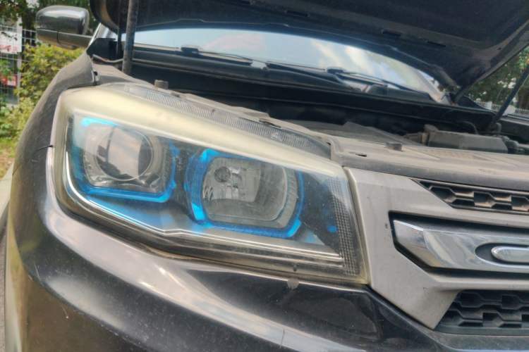 Used CHANGAN CS75 2014 2.0L Manual Luxury Version China IV Standard Right Front Headlight
