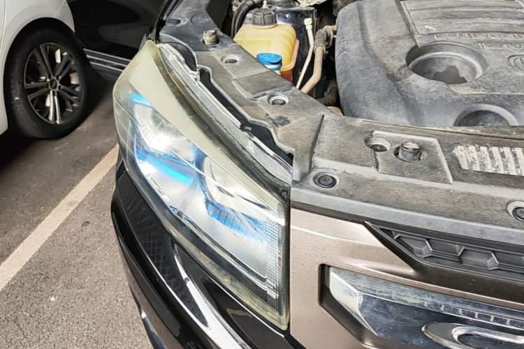 Used CHANGAN CS75 2014 2.0L Manual Comfort Version China IV Standard Right Front Headlight