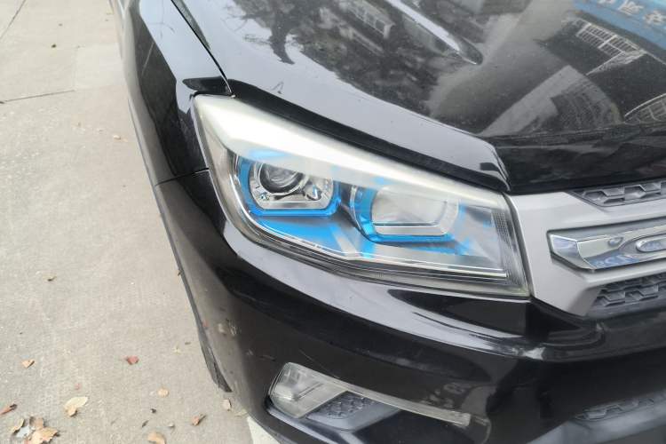 Used CHANGAN CS75 2014 2.0L Manual Comfort Version China IV Standard Right Front Headlight