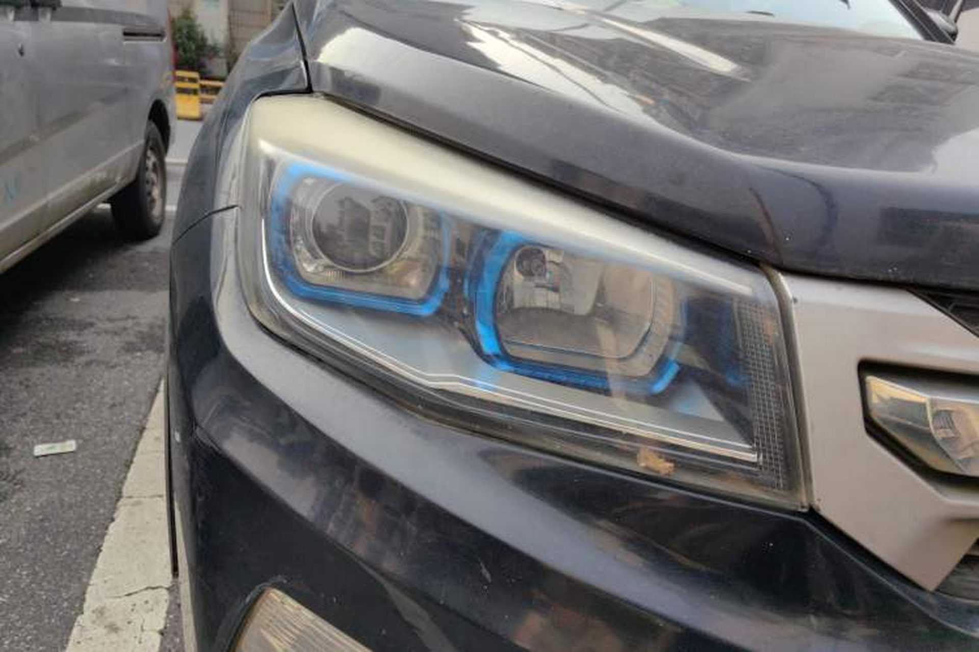 Used CHANGAN CS75 2014 2.0L Manual Luxury Version China IV Standard Right Front Headlight