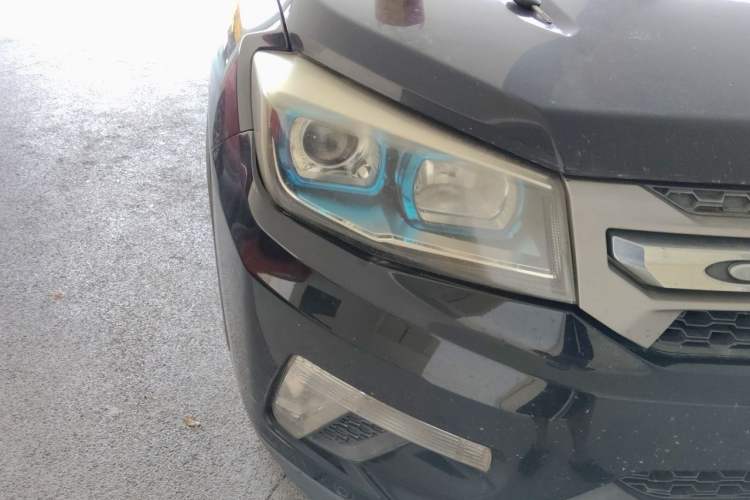 Used CHANGAN CS75 2014 2.0L Manual Luxury Version China IV Standard Right Front Headlight