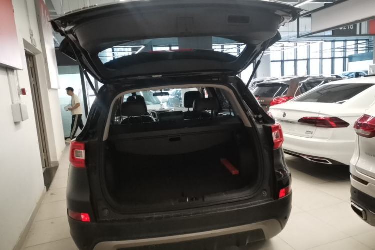 Used CHANGAN CS75 2014 2.0L Manual Luxury Version China IV Standard Trunk