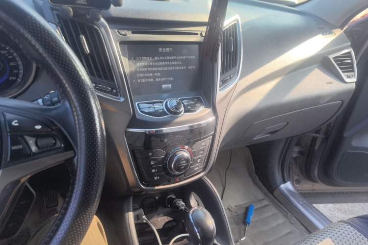 Used CHANGAN CS75 2014 1.8T Automatic Elite Version China V Standard Audio And AC Panel