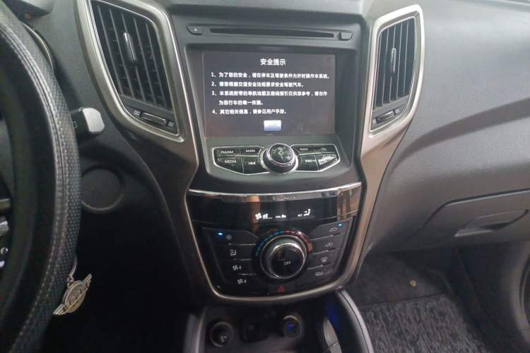 Used CHANGAN CS75 2014 2.0L Manual Luxury Version China IV Standard Audio And AC Panel