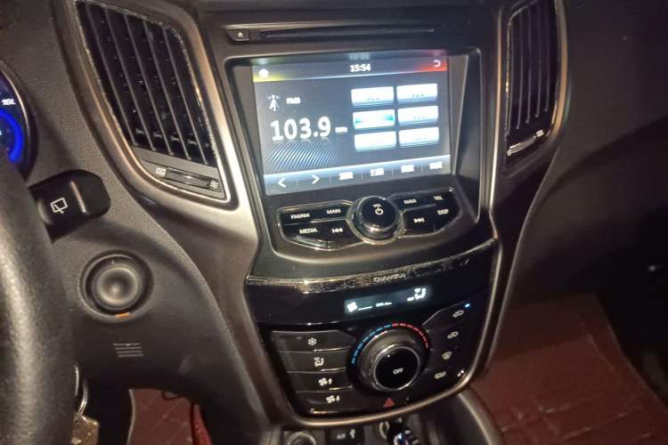 Used CHANGAN CS75 2014 2.0L Manual Luxury Version China IV Standard Audio And AC Panel