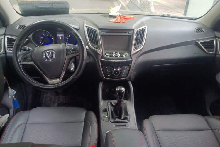 Used CHANGAN CS75 2014 2.0L Manual Luxury Version China IV Standard Center Console
