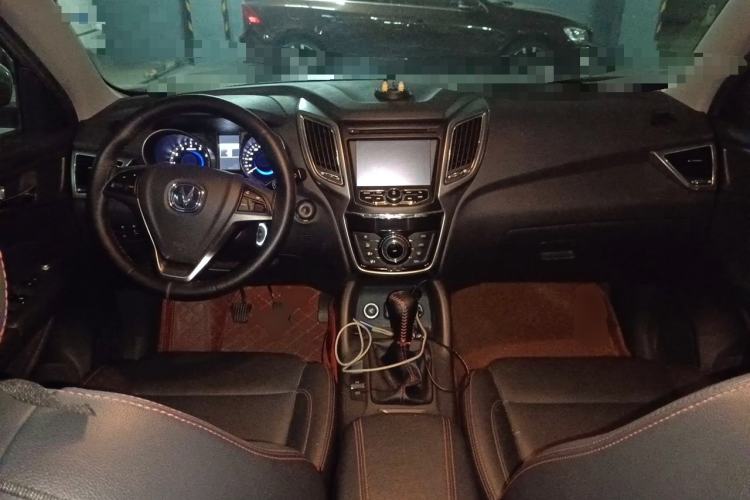 Used CHANGAN CS75 2014 2.0L Manual Luxury Version China IV Standard Center Console