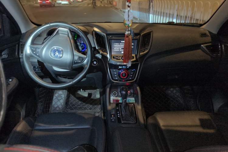 Used CHANGAN CS75 2014 1.8T Automatic Elite Version China V Standard Center Console