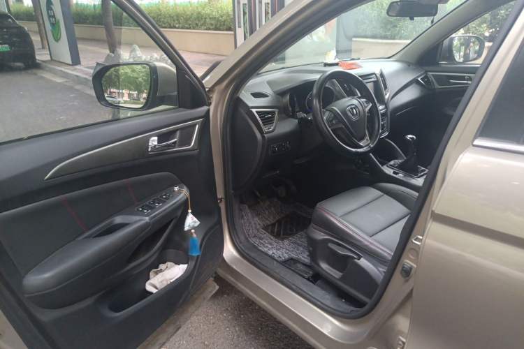Used CHANGAN CS75 2014 2.0L Manual Luxury Version China IV Standard Driver Seat