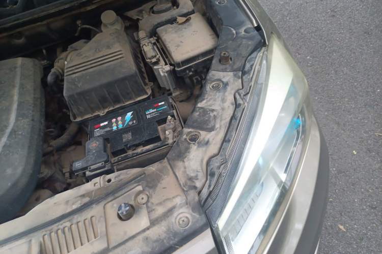 Used CHANGAN CS75 2014 2.0L Manual Luxury Version China IV Standard Engine Bay Left