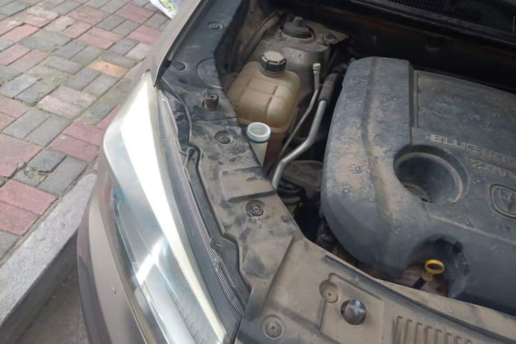 Used CHANGAN CS75 2014 2.0L Manual Luxury Version China IV Standard Engine Bay Right