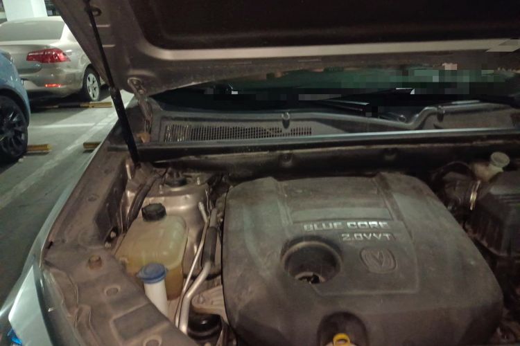 Used CHANGAN CS75 2014 2.0L Manual Luxury Version China IV Standard Engine Bay Right