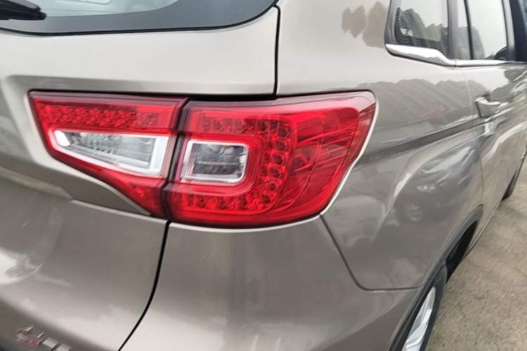 Used CHANGAN CS75 2014 1.8T Automatic Elite Model China IV Standard Exterior 3