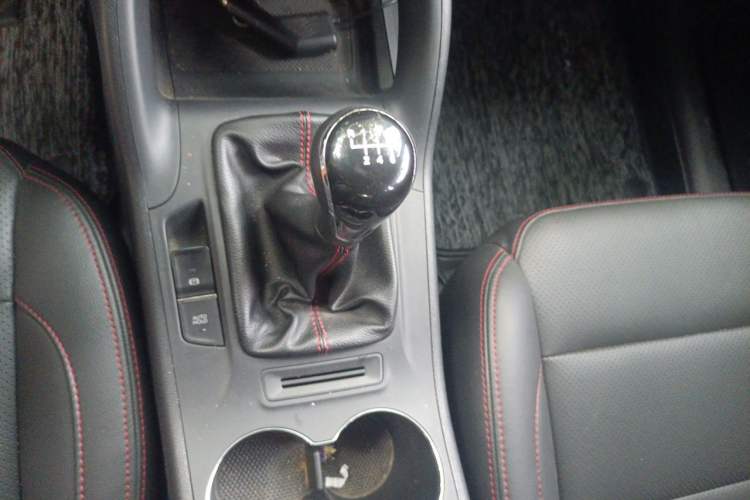 Used CHANGAN CS75 2014 2.0L Manual Luxury Version China IV Standard Gear Lever